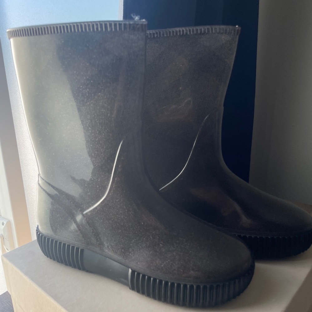 Burberry grey rain boots